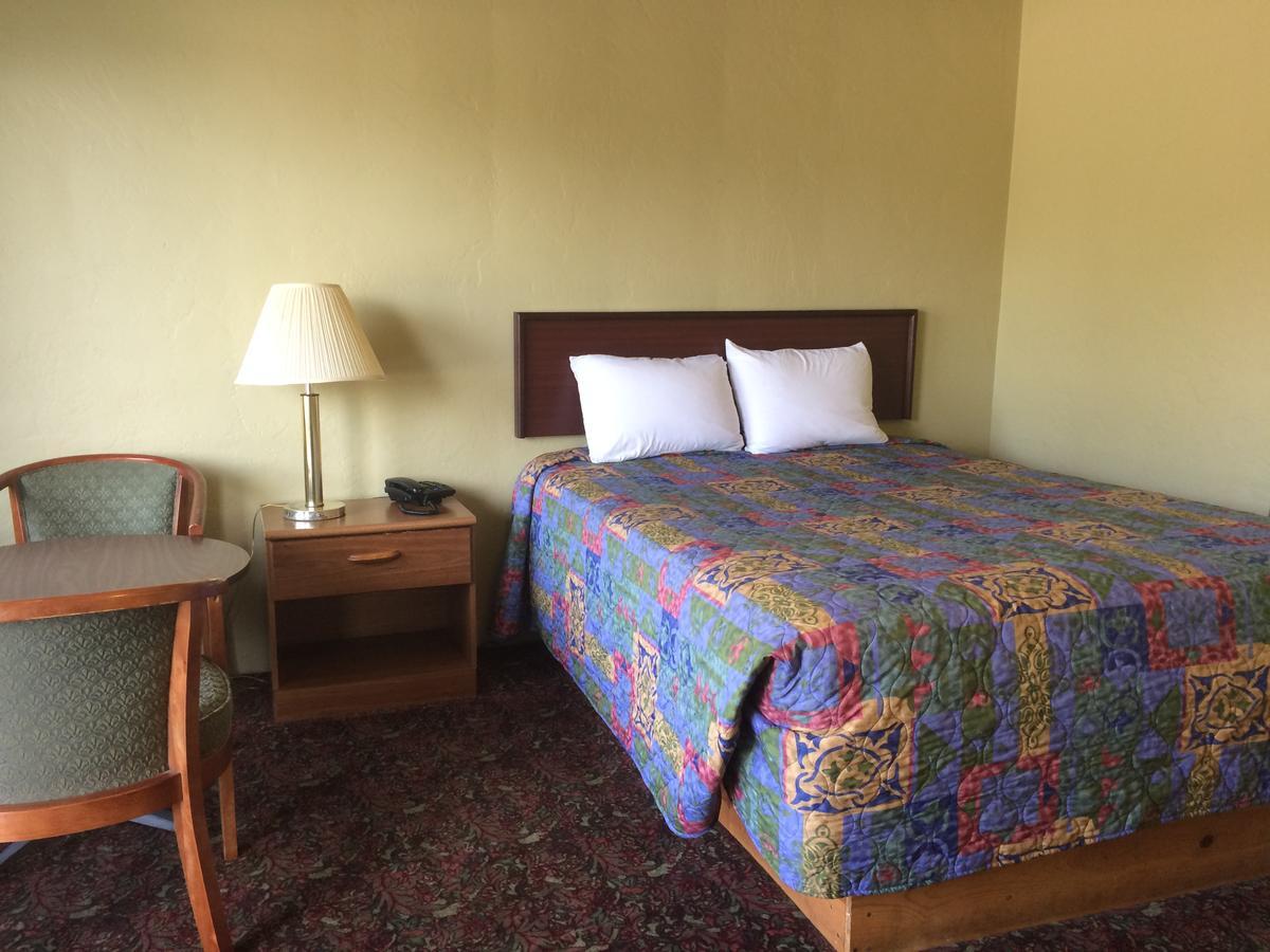 Quick Stop Motel Round Prairie Экстерьер фото
