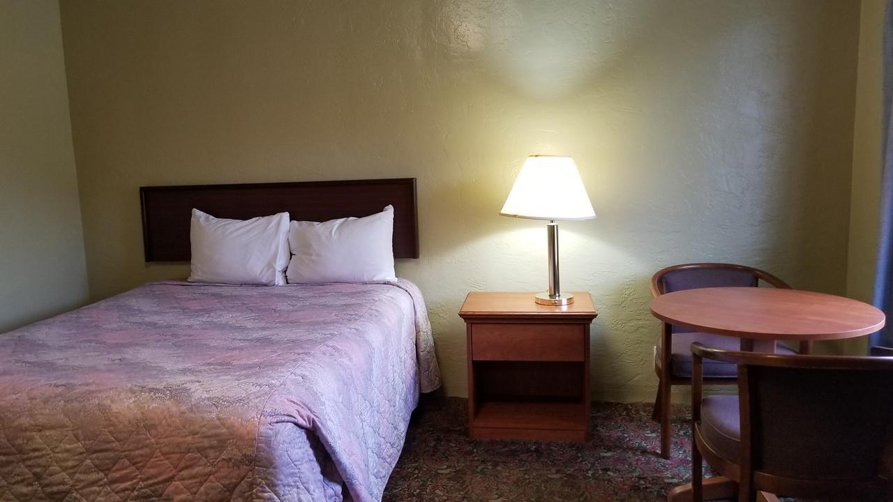 Quick Stop Motel Round Prairie Экстерьер фото