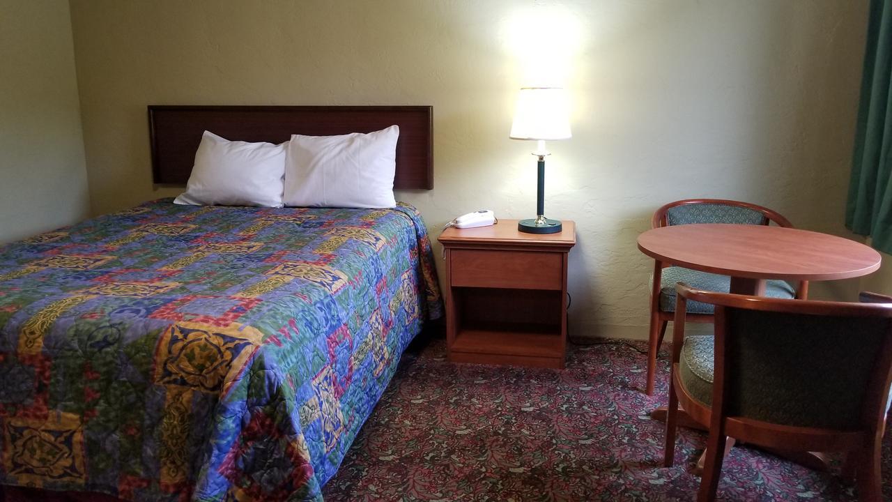 Quick Stop Motel Round Prairie Экстерьер фото